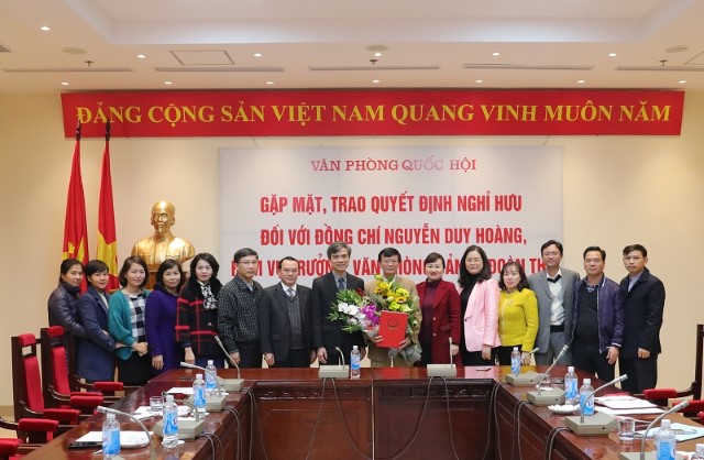 Văn phòng Quốc hội tổ chức gặp mặt, trao quyết định nghỉ hưu đối với đồng chí Nguyễn Duy Hoàng, Hàm Vụ trưởng Văn phòng Đảng - Đoàn thể